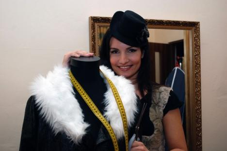 Pictoriţa modistă: Cu prima colecţie, Amalia Buie a reuşit să câştige un festival naţional de modă jurizat de "gurul" Cătălin Botezatu (FOTO)